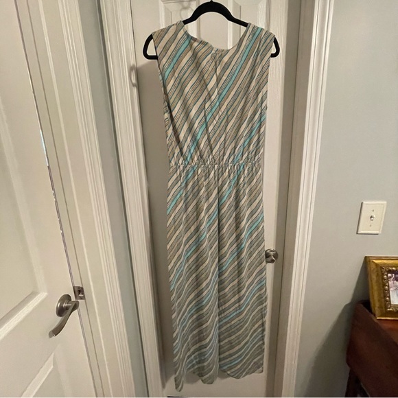 *DONATED* LOFT | Women’s Maxi Dress w/ Left Side Slit | Blue Tan Cream - Picture 3 of 10